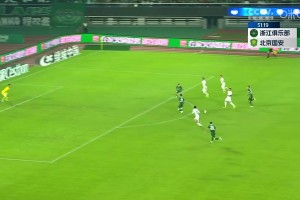 國安2-0領(lǐng)先浙江！曹永競接隊(duì)友搶斷傳球，冷靜低射破門