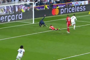 2017年的今天，c羅上演帽子戲法，皇馬擊敗拜仁